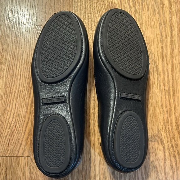Barely worn navy Tory Burch Minnie Ballet Flats. Size 5.5. - Picture 2 of 5